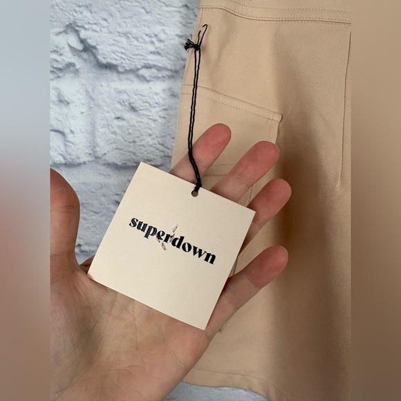 NWT Superdown X REVOLVE Melody Short Cargo Pocket Beige Tan Cream Size Medium - Picture 5 of 8